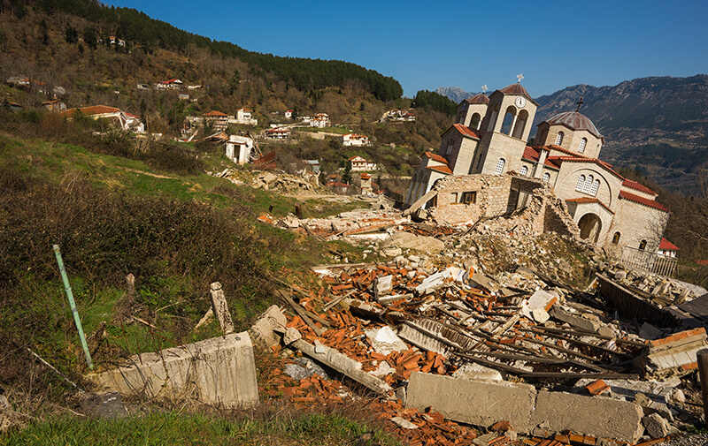 https://leocare.eu/fr/wp-content/uploads/2021/01/assurance-habitation-affaissement-terrain.jpg