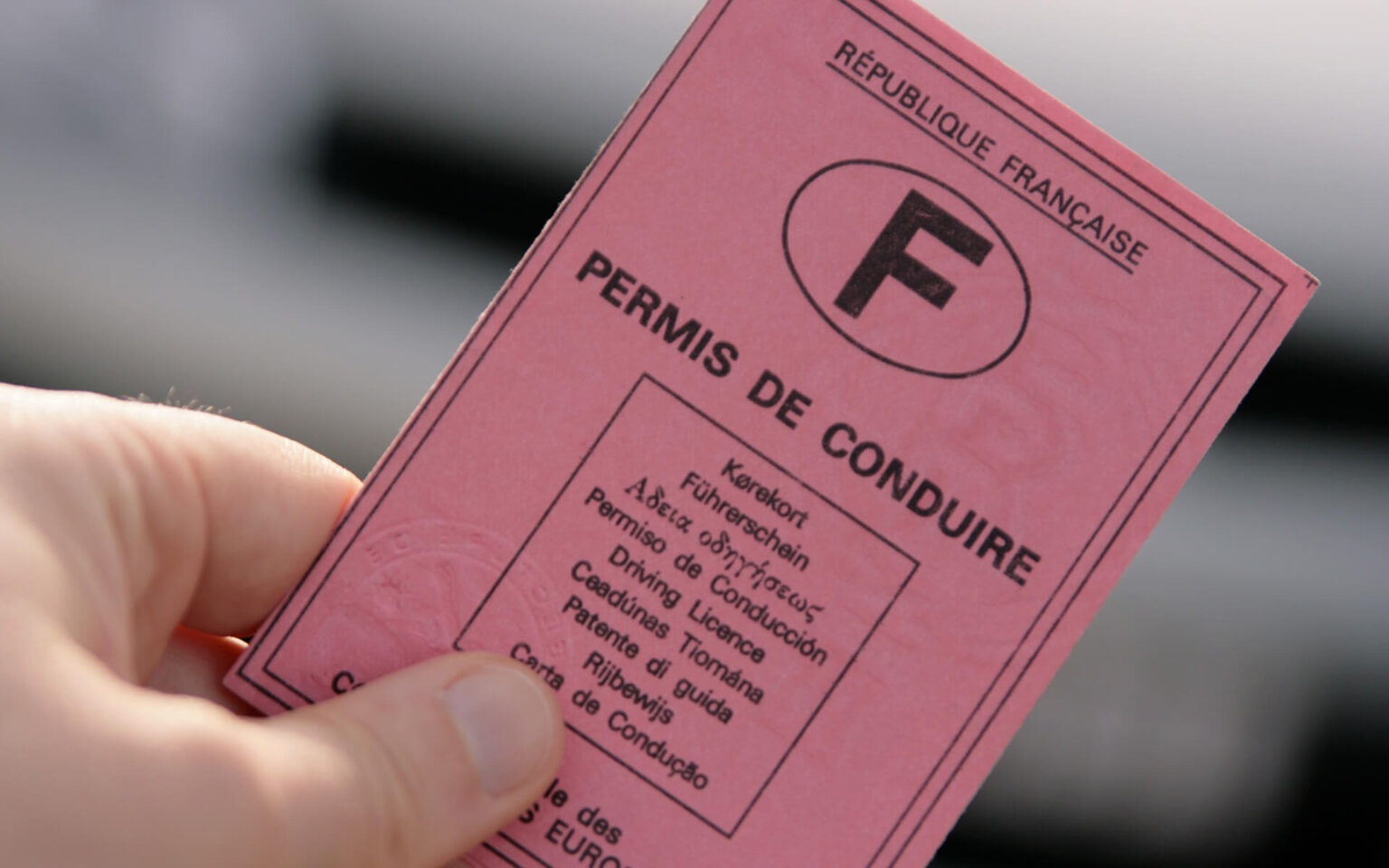 Permis Conduire à l’étranger avec un permis français : est-ce possible
