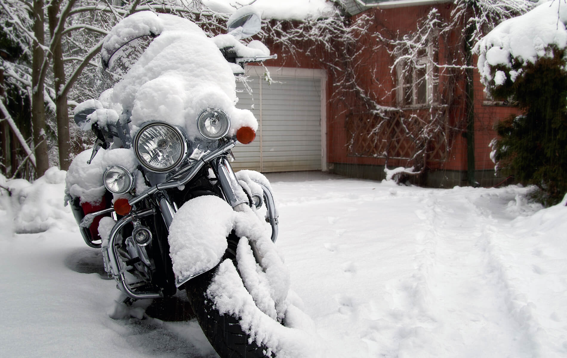 moto dans la neige