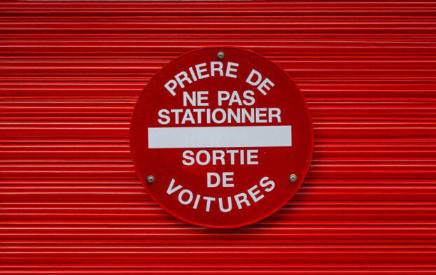 A-t-on le droit de mettre un panneau "interdiction de stationner