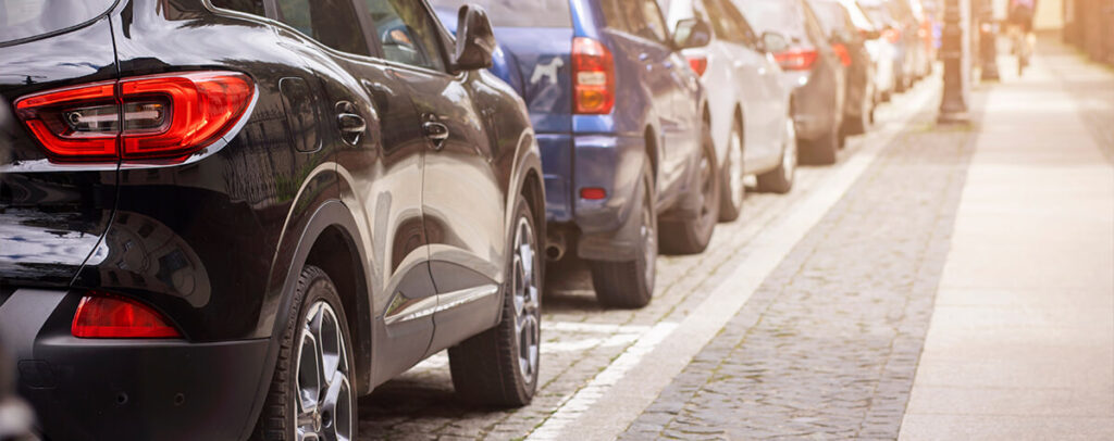 voiture garee en stationnement interdit