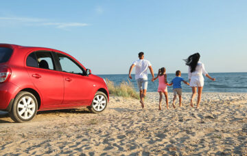 vacances famille voiture plage