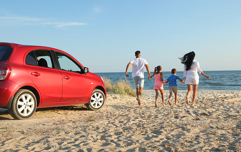 vacances famille voiture plage