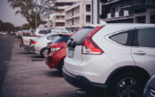 voiture parking vacances