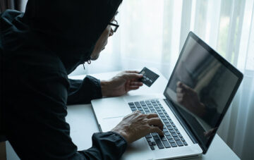 homme arnaque internet