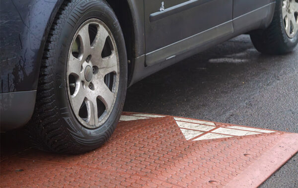 ralentisseur illegal voiture