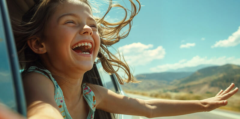 enfant fenetre voiture