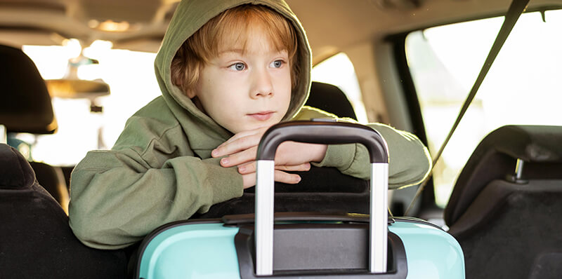 enfant valise voiture