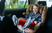enfant voiture vacances