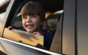 enfant voiture vacances