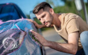homme lavage voiture