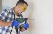 homme perceuse maison