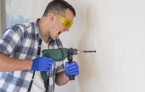 homme perceuse maison