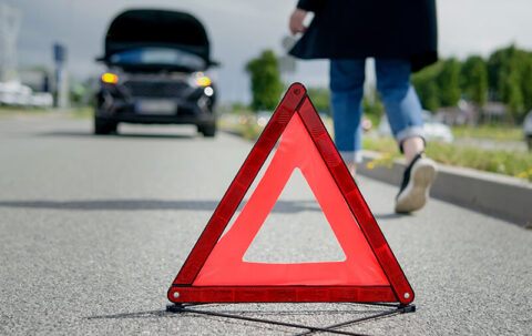 Triangle de signalisation : tout savoir pour être en règle