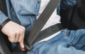 attacher ceinture securite