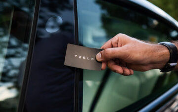 ouverture voiture carte tesla