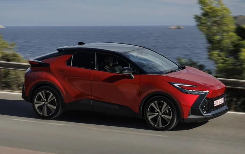 https://leocare.eu/fr/wp-content/uploads/2025/10/toyota-C-HR2.jpg