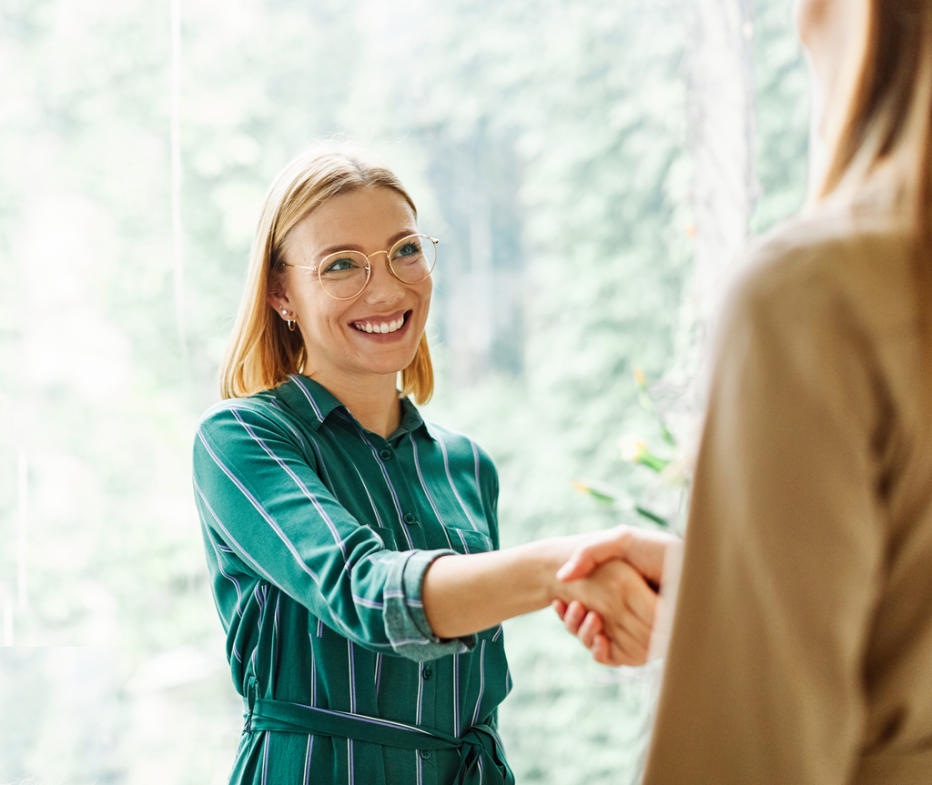 Courtier avec son client