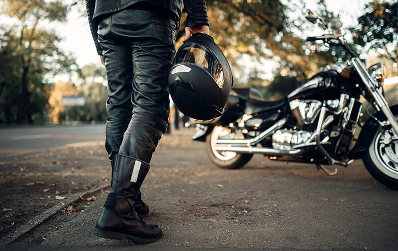 https://leocare.eu/fr/wp-content/uploads/2026/03/casque-moto-parking.jpg