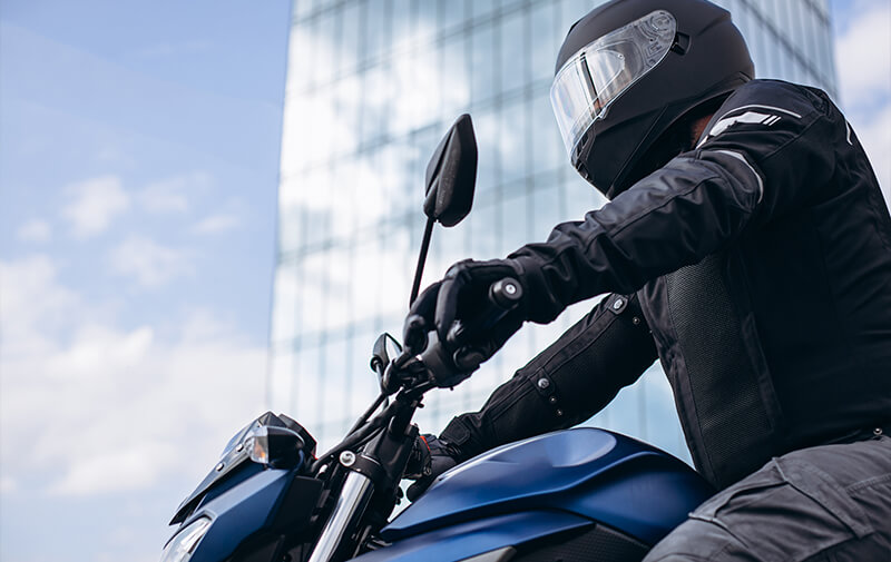 https://leocare.eu/fr/wp-content/uploads/2026/03/motard-ville.jpg