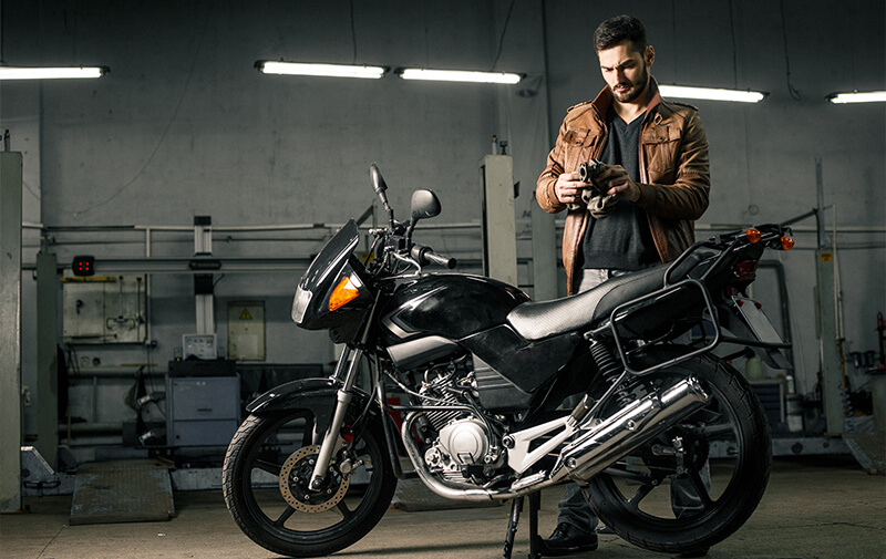 https://leocare.eu/fr/wp-content/uploads/2026/03/moto-garage-2.jpg