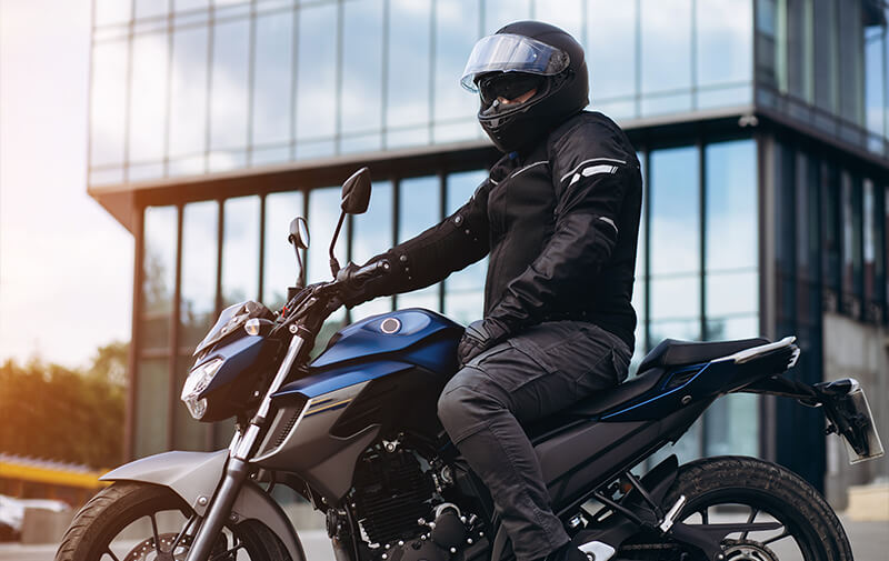 https://leocare.eu/fr/wp-content/uploads/2026/03/moto-motard-ville.jpg