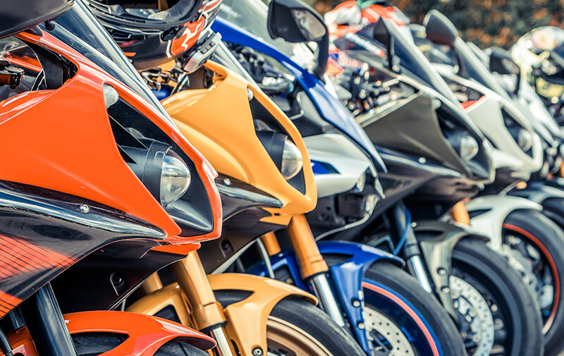 https://leocare.eu/fr/wp-content/uploads/2026/03/motos-parking.jpg