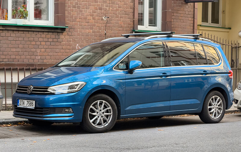 https://leocare.eu/fr/wp-content/uploads/2026/03/volkswagen-touran2.jpg