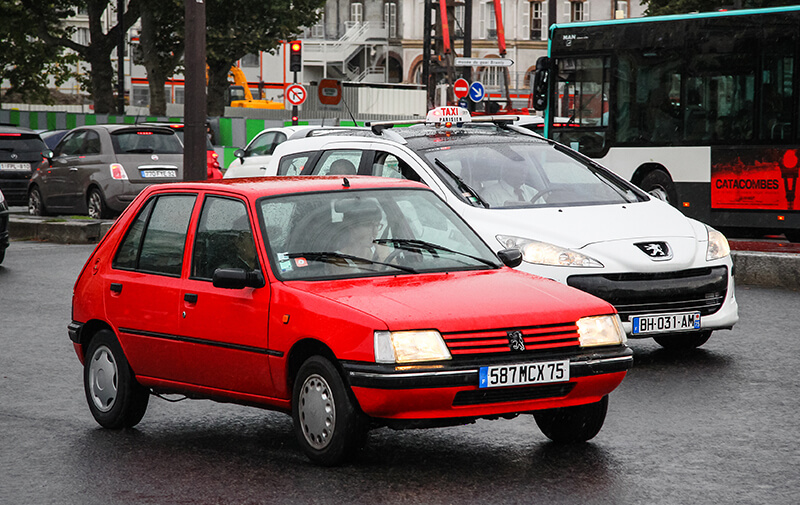 https://leocare.eu/fr/wp-content/uploads/2026/04/peugeot-205.jpg