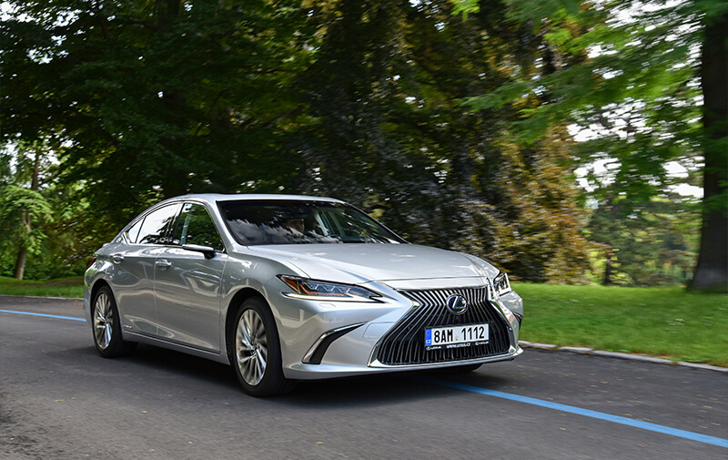 Assurance auto Lexus : formules, garanties et tarifs en ligne