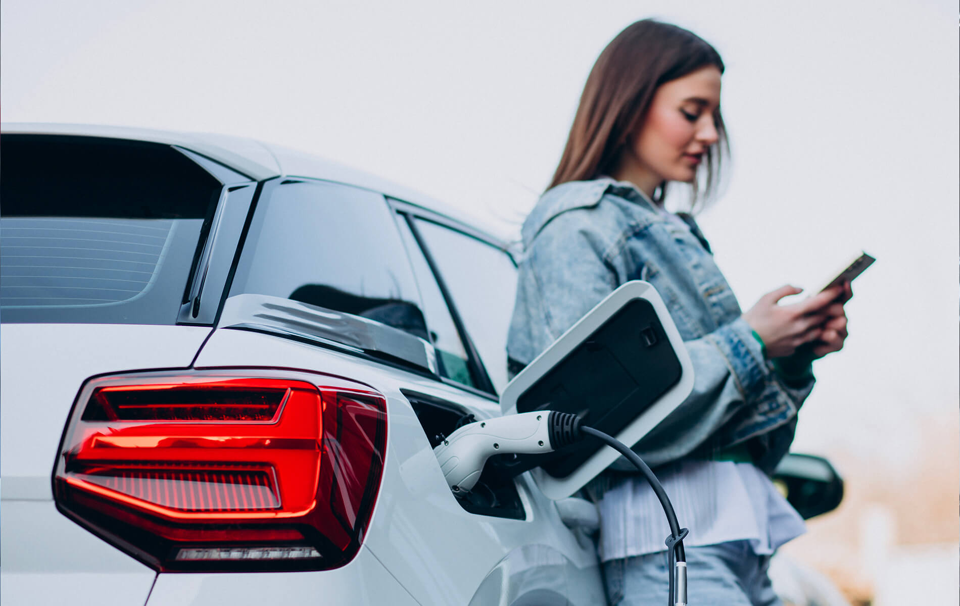 Baisse de la prime d&rsquo;assurance auto pour v&eacute;hicule &eacute;lectrique : tout ce que vous devez savoir